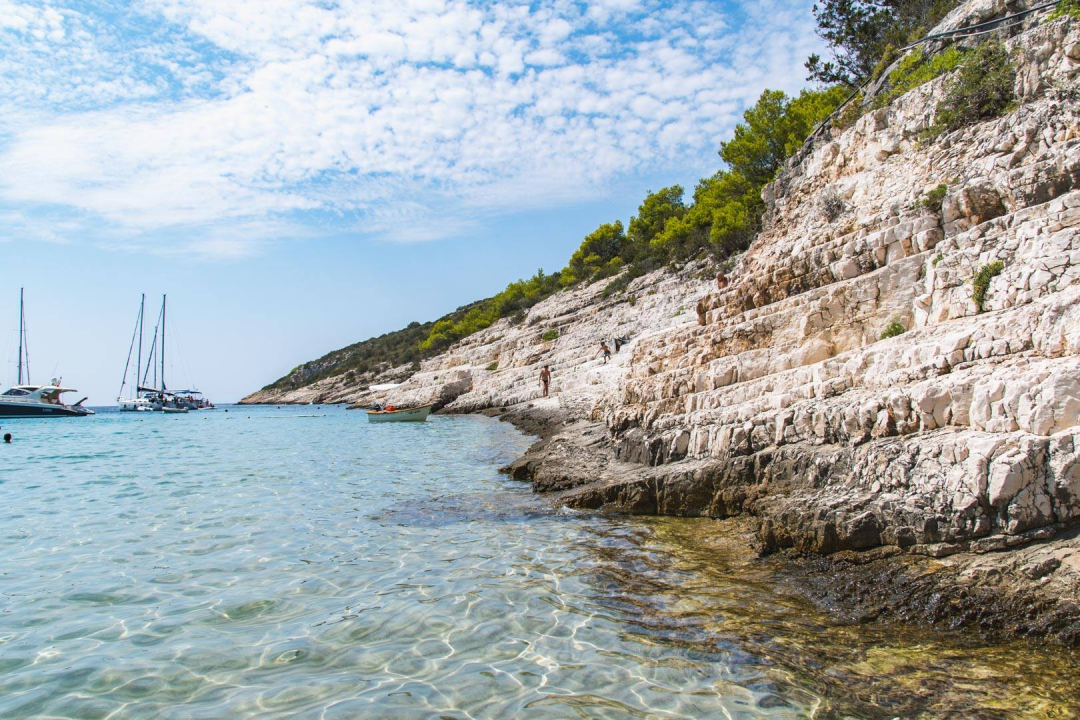 Zaplovili smo iz Šibenika put juga i otkrili tajne magičnih dalmatinskih otoka