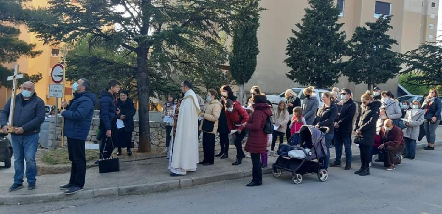 Na Vidicima održan Križni put od crkve sv. Petra do crkve sv. Mare
