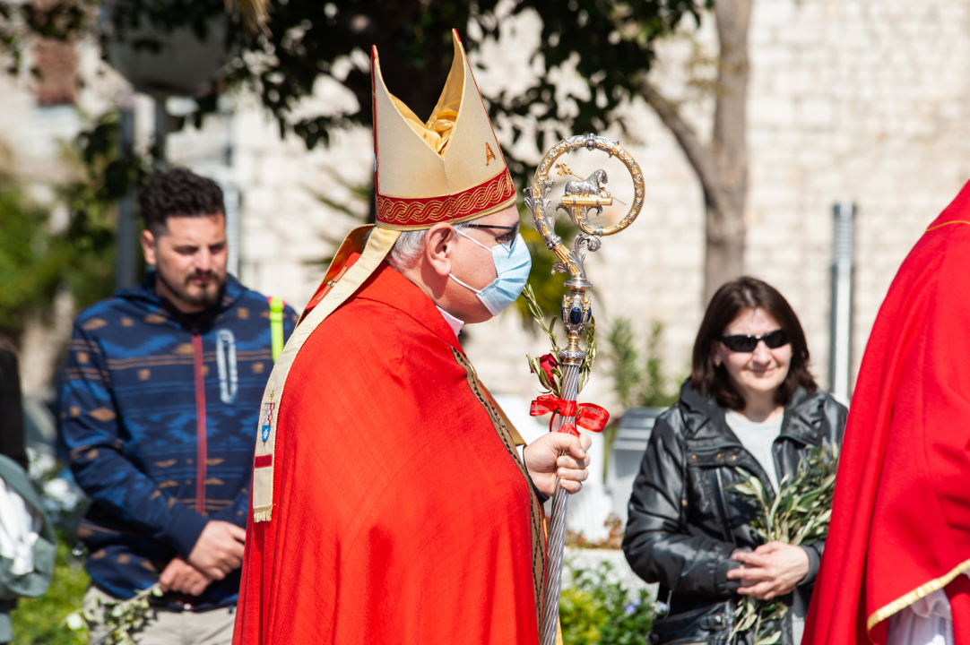 Procesijom, misom i blagoslovom maslinovih grančica Šibenčani proslavili Cvjetnicu   