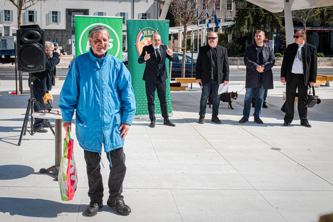 Uzor mu je Gaddafi, maše sa sto tisuća eura koje nema i želi od Šibenika 'nešto između Azurne obale i Toskane'