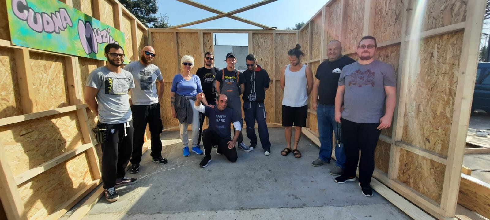 Montažna kućica iz Šibenika putuje za Mali Gradac: Postat će dom za tročlanu obitelj kojoj je kuća stradala u potresu 