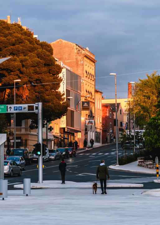 Proljetni zalazak sinoć je nebo iznad Šibenika pretvorio u pravu umjetničku sliku!