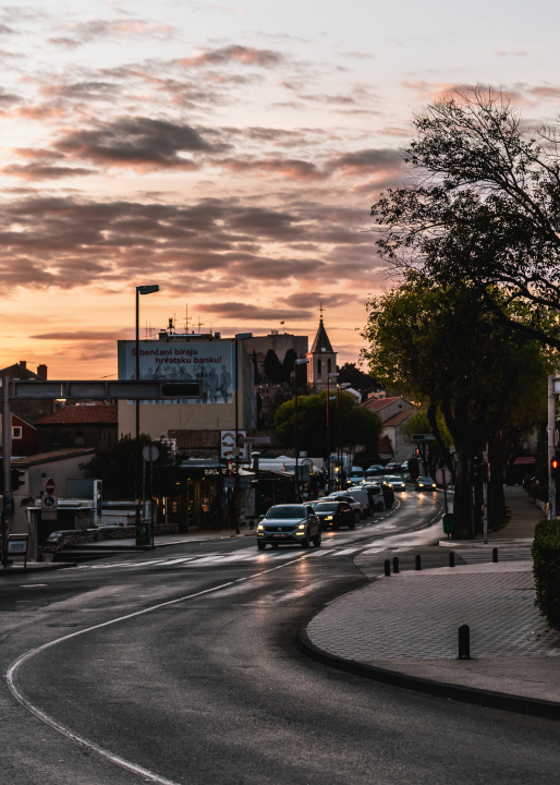 Proljetni zalazak sinoć je nebo iznad Šibenika pretvorio u pravu umjetničku sliku!