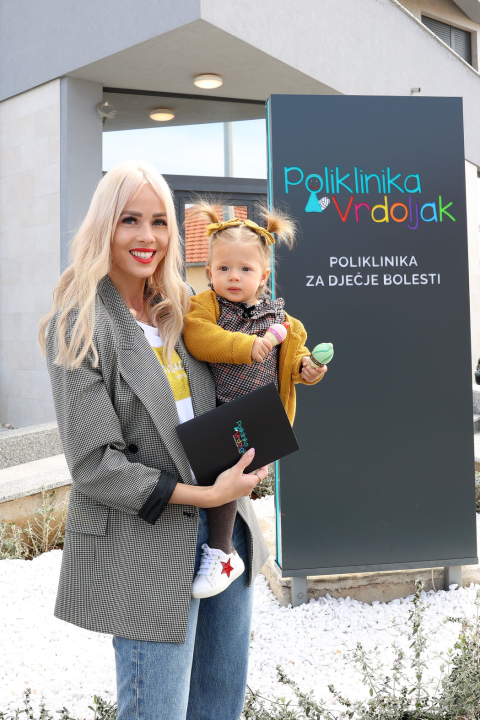 Antonija Mišura Sandrić s kćerkicom posjetila dječju Polikliniku Vrdoljak u Zadru!