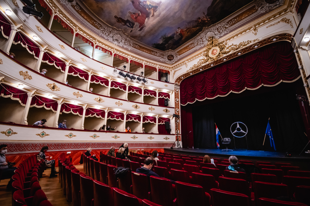 Ecija Ojdanić Šibenčane odvela u ‘Vla-Vla-Vlajland’ i nasmijala ih do suza! 