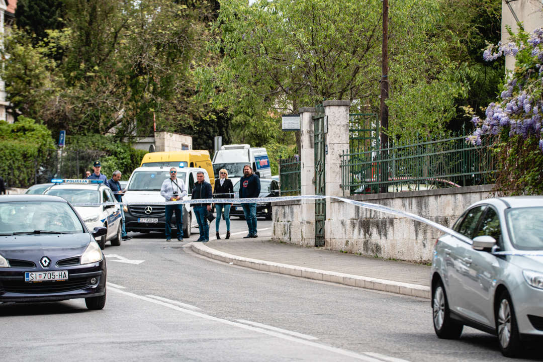 Policija potvrdila da je naprava ostavljena na zidu kod središta SDP-a 'zvončić': Pirotehničari ga deaktivirali bez posljedica