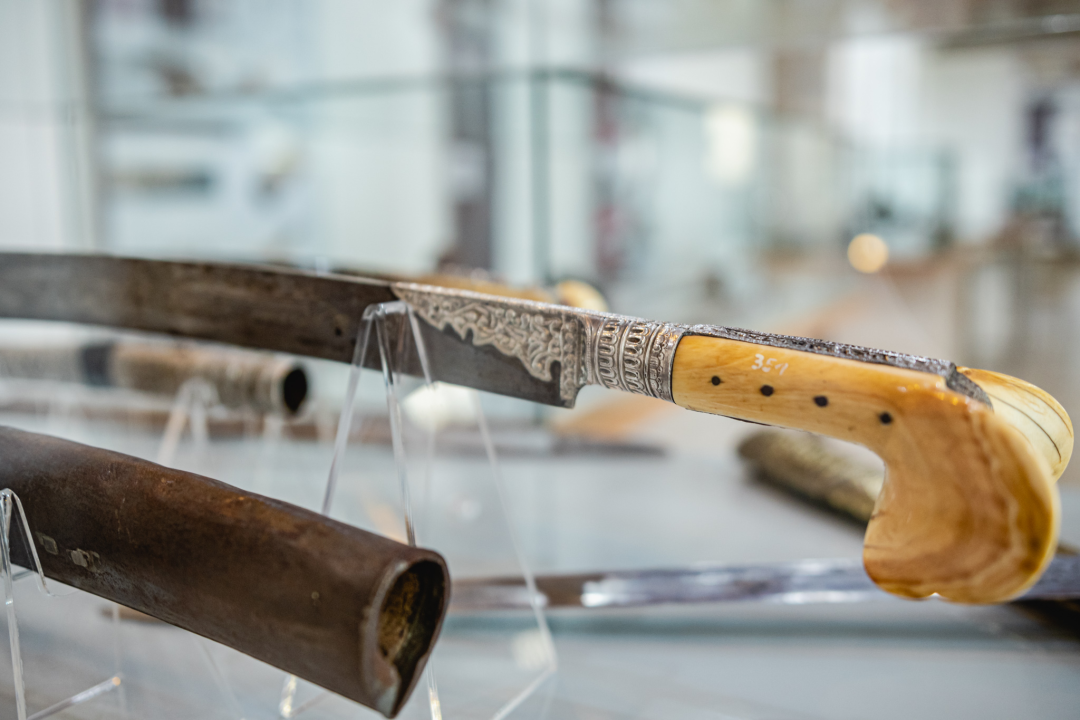 Dalmatinska raskošna sablja, sudanska kaskara, revolveri, jatagani...U Muzeju pogledajte odličnu izložbu oružja