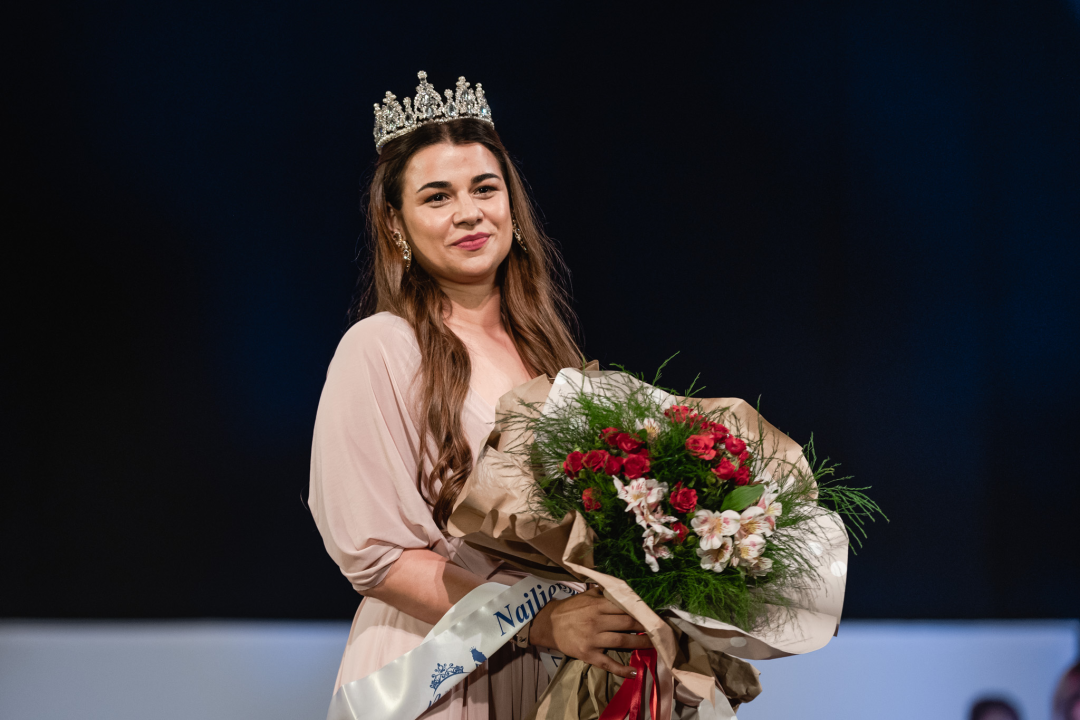 U šibenskom kazalištu održan izbor za najljepšu mamu: Vedrana Halinčić Bakšić i Ljubica Bulić ponijele lente