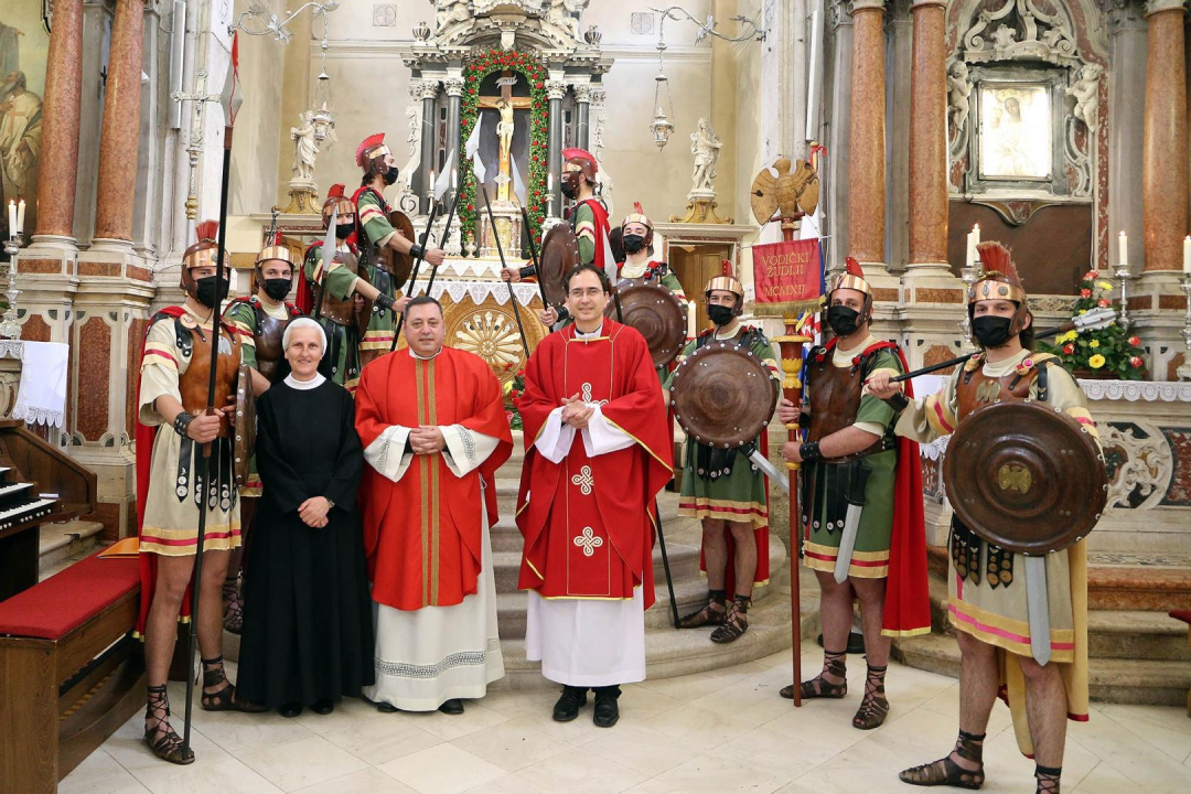 Našašće svetog Križa proslavljeno svetom misom i procesijom kroz Vodice