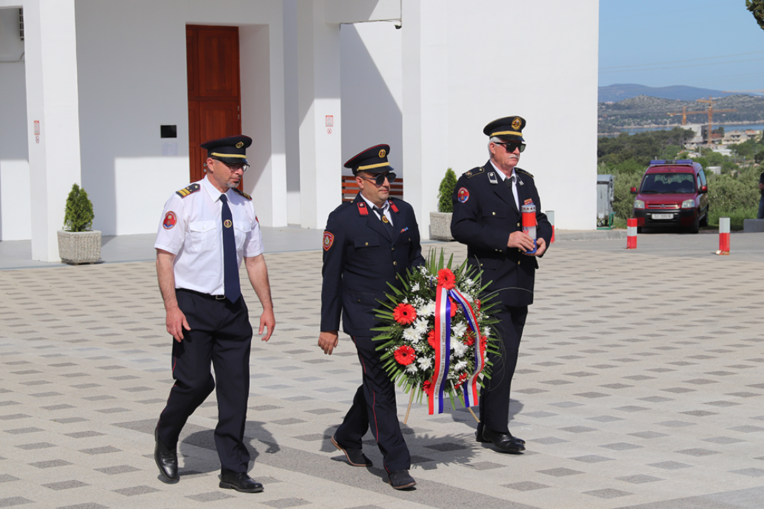 Na blagdan sv. Florijana šibenski vatrogasci pokazali novi kamion, a u Zagrebu danas preuzimaju još jedno vozilo