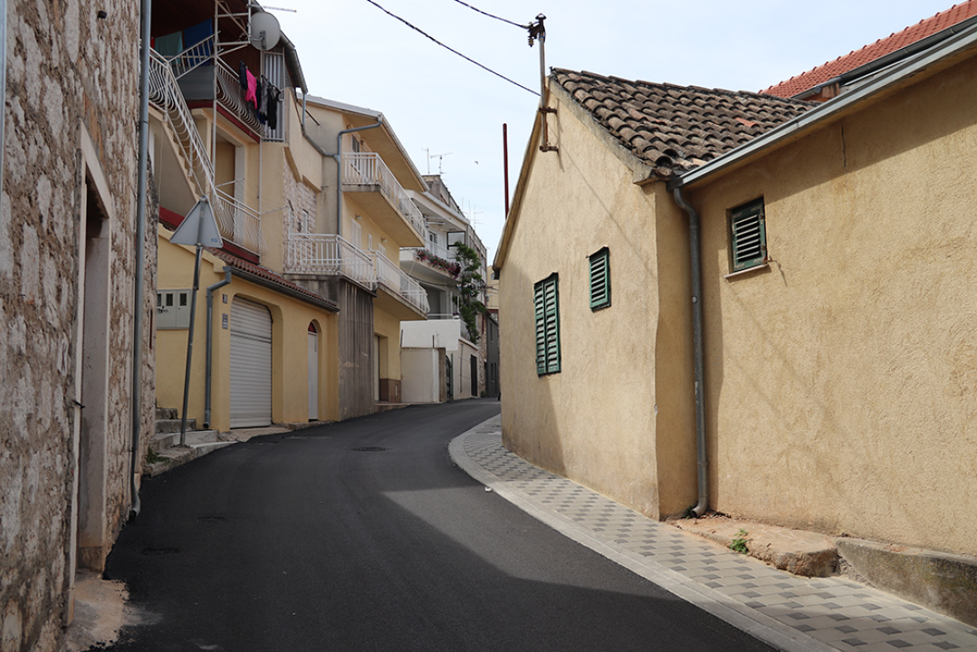 Kilometar i pol nove kanalizacijske i vodovodne mreže, 310 novih priključaka, novi asfalt i nogostupi