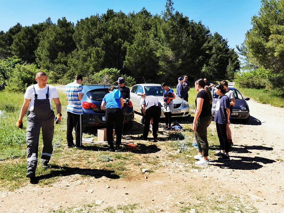 Sramotna količina smeća uklonjena iz prirode kod Jadrtovca, čistilo tridesetak ljudi: Nova akcija već u nedjelju