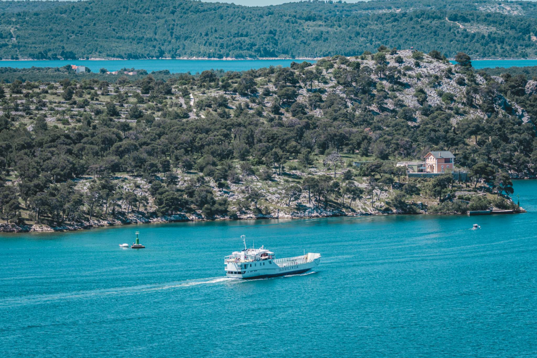 Uz sunce i besplatan ulaz brojni Šibenčani uživali na kavi na tvrđavi Barone