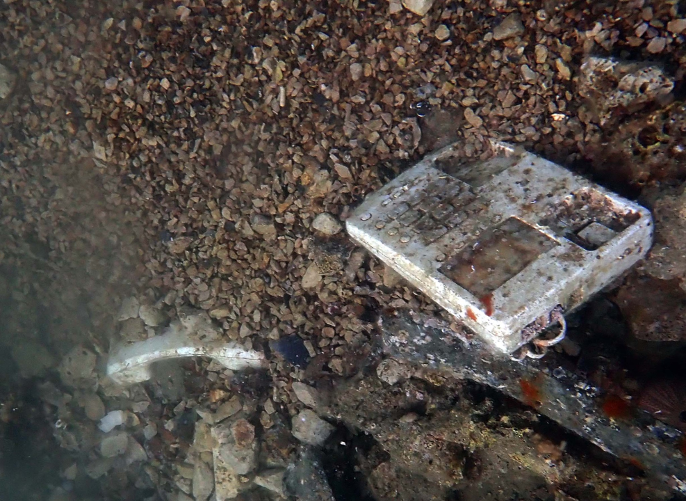 Ronioci objavili što su sve zatekli pod morem na Marinskoj: Gume, gume, gume... i jedan krov!