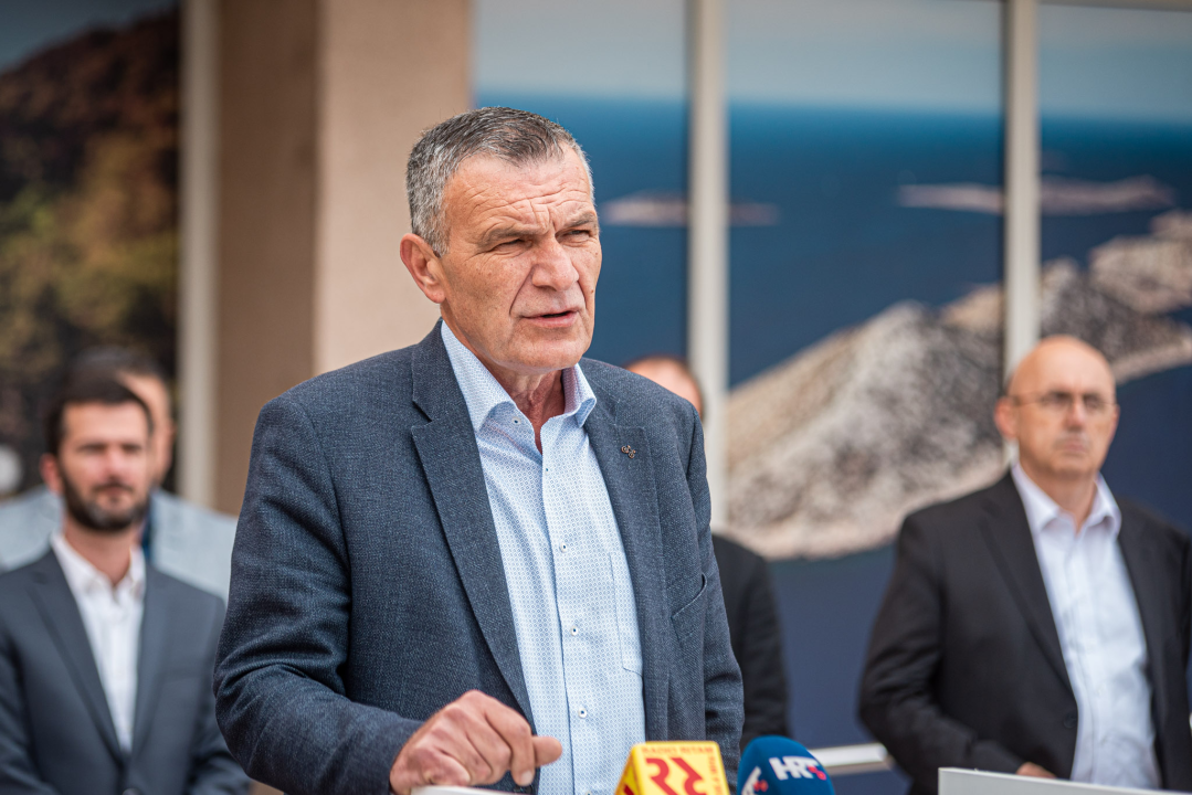 Pauk: 'Petrina bi šurovao s crnim vragom samo da udovolji bolesnoj ambiciji. Jeliću neću dopustiti da kemija na ovom trgu'  