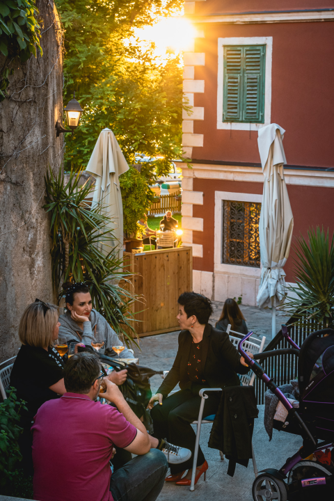 U Azimutu se izgubite u ‘Mislima’ Kristijana Gradečkog, protumačite ih prema vlastitom viđenju svijeta!
