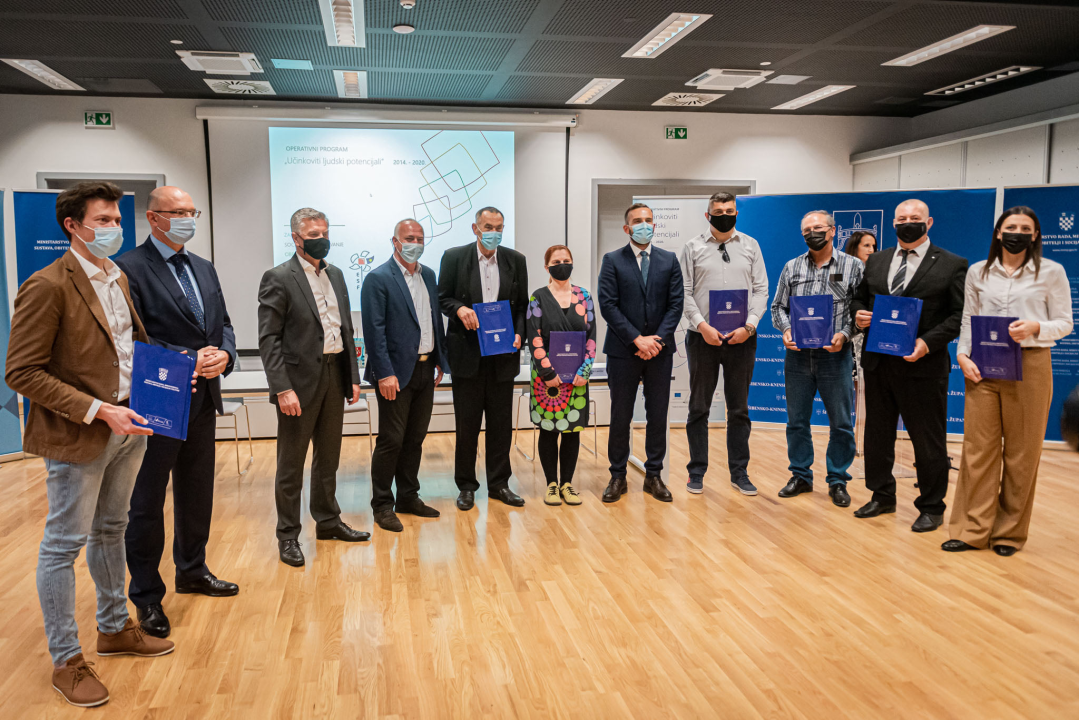 Aladrović podijelio 12,5 milijuna kuna za nezaposlene žene,  starije i nemoćne: Burić najavio Centar za socijalnu skrb u upravnoj zgradi TEF-a 