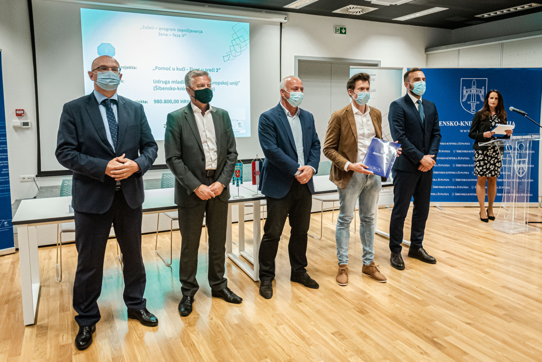 Aladrović podijelio 12,5 milijuna kuna za nezaposlene žene,  starije i nemoćne: Burić najavio Centar za socijalnu skrb u upravnoj zgradi TEF-a 