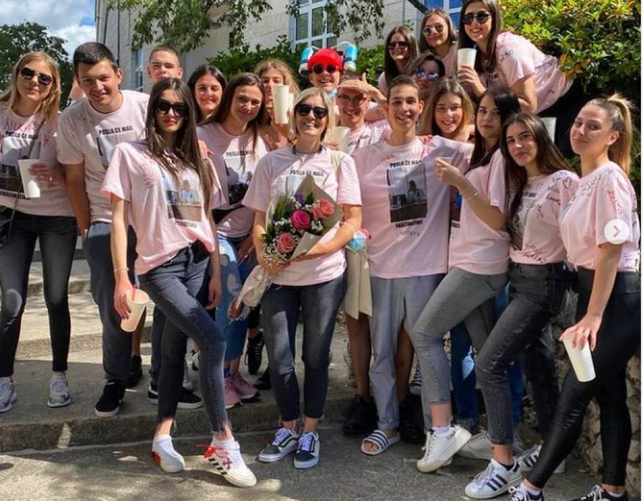 Šibenski gimnazijalci iz 4.f umjesto poklona razrednici donirali tisuću kuna Šibenskim šapama!