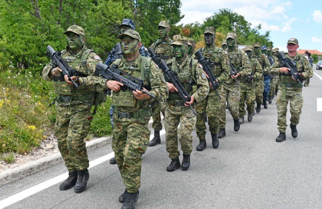 Nakon dvodnevne hodnje: Na kninskoj tvrđavi diplome dobio drugi naraštaj vođa Hrvatske vojske