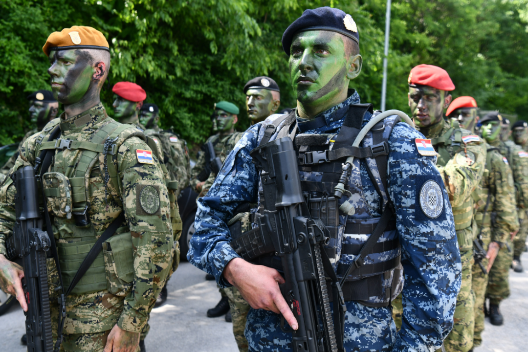 Nakon dvodnevne hodnje: Na kninskoj tvrđavi diplome dobio drugi naraštaj vođa Hrvatske vojske