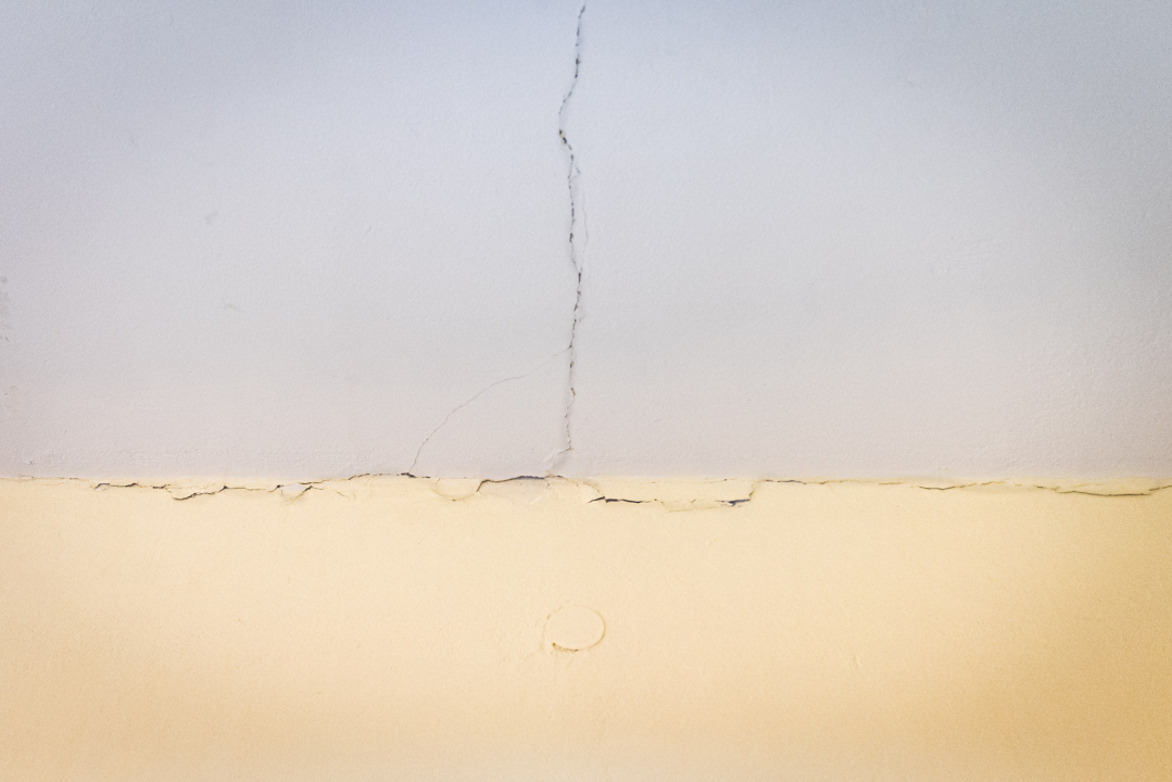 U školi u Vrpolju se urušio strop, u učionicama popucali zidovi: 'Zgrada je stara preko 80 godina, ovo je nažalost bilo očekivano' 