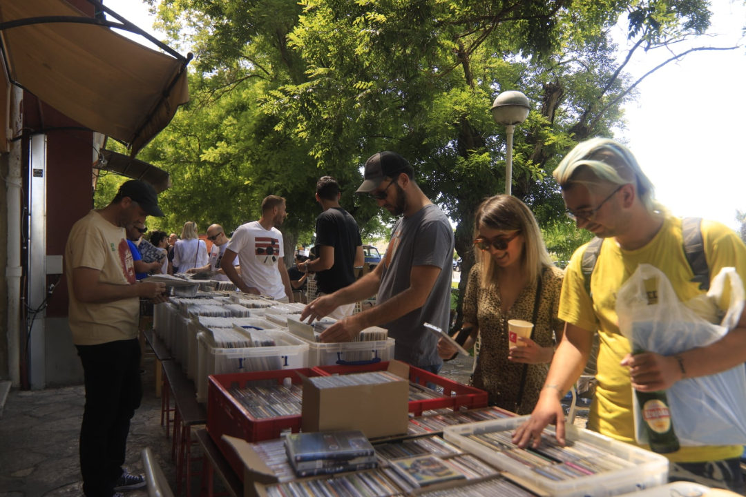 Ako ste slučajno propustili Long Play Day, nemojte Je Veux