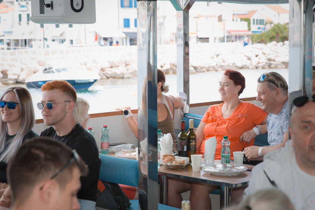 Neda Ukraden promovirala novi album na brodu od Vodica do Šibenika