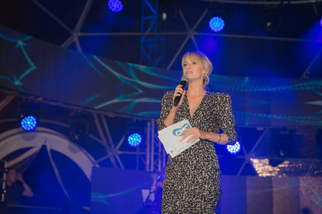 Počelo estradno ludilo u Vodicama: Pogledajte atmosferu prve večeri CMC festivala