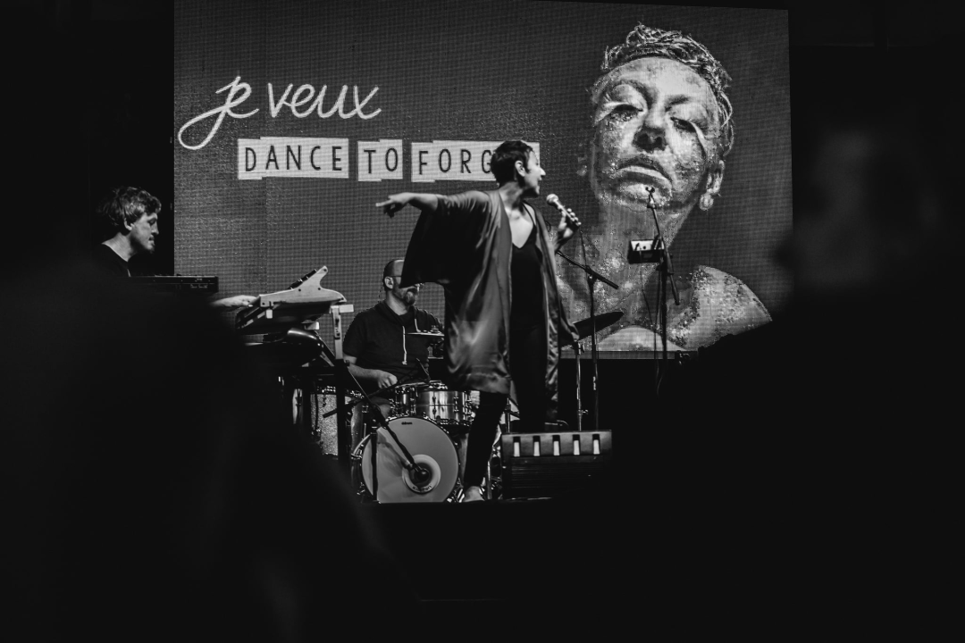 Pogledajte kako je bilo sinoć na koncertu Je Veux ispod katedrale	  