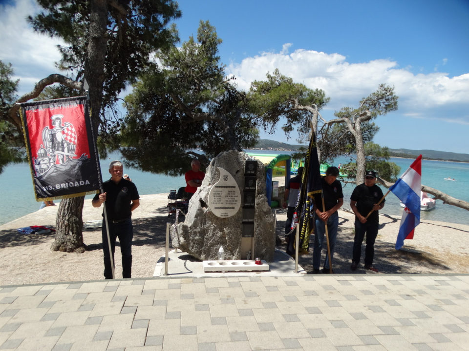 U Biogradu obilježena 28. godišnjica stradavanja petoro ljudi pobijenih raketiranjem 1993. godine 