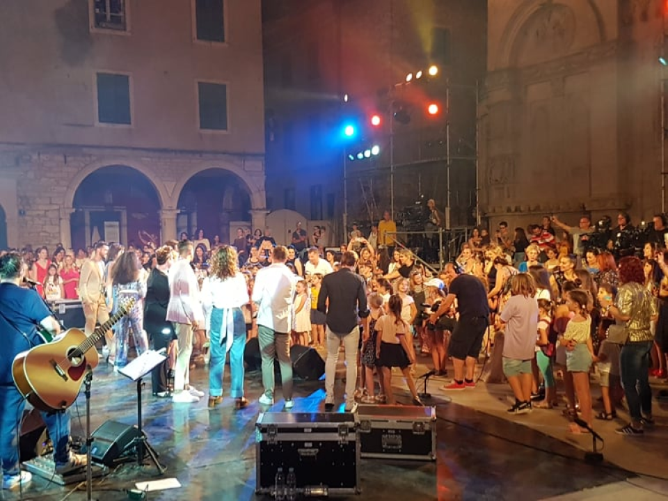 Ekipa iz A strane oduševila i djecu i roditelje: 'Ovi ljudi su vrhunski glazbenici, uživam ih slušati' 