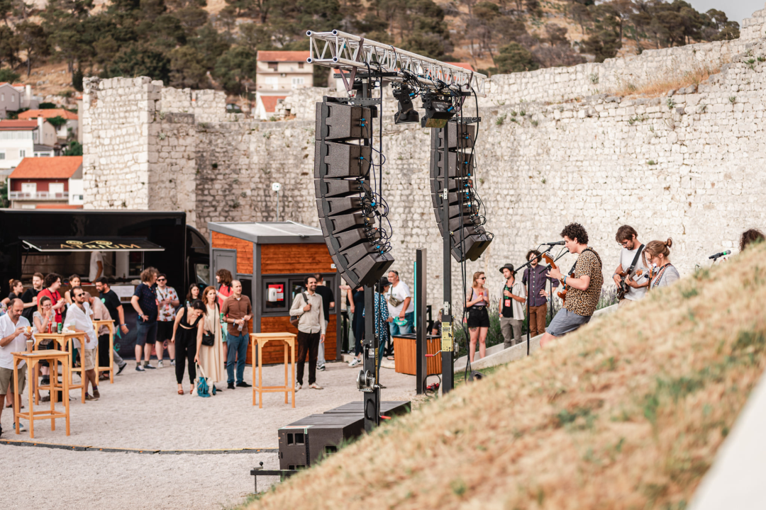 Rock 'n' Roll fešta na tvrđavi sv. Mihovila: Hrpa bendova, odlična glazba i raspoložena publika