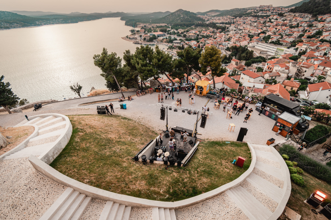 Rock 'n' Roll fešta na tvrđavi sv. Mihovila: Hrpa bendova, odlična glazba i raspoložena publika