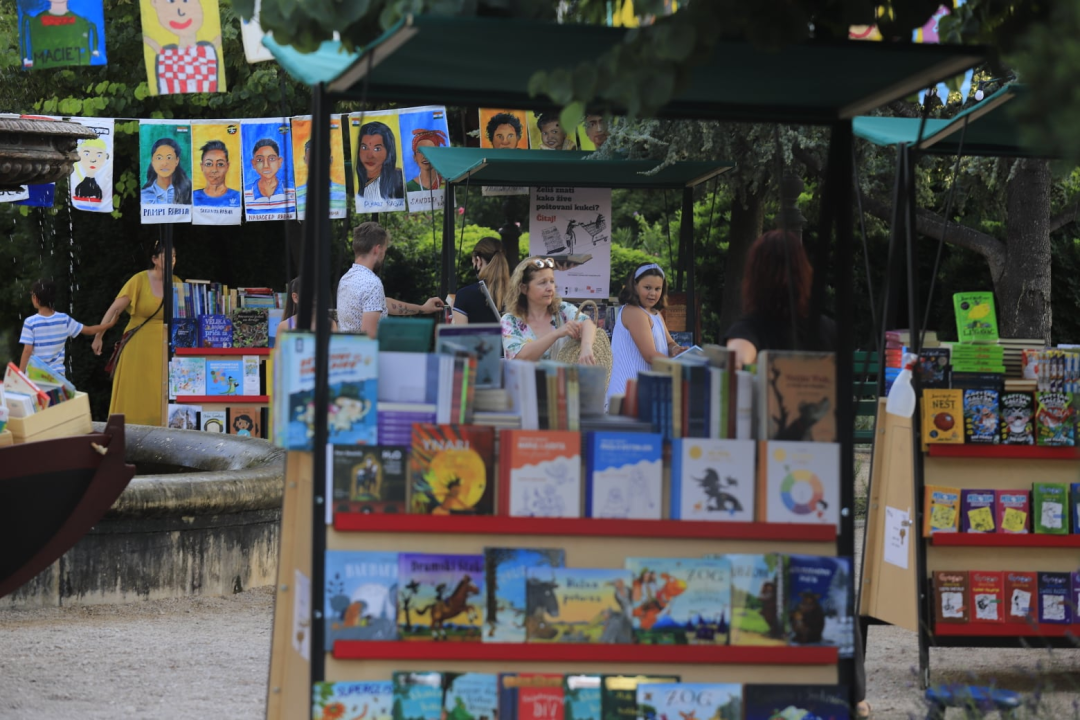 U Perivoju Roberta Visiania izloženo gotovo 10 tisuća knjiga za djecu i mlade 