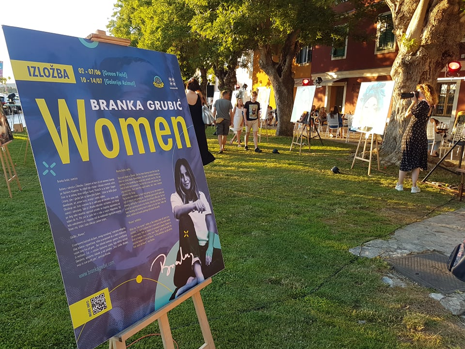 Otvorena treća samostalna izložba Branke Grubić u Azimutu: 'Moje cure govore o slobodi i puštaju glas. Dosta je bilo!' 
