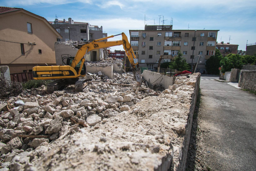 Teška mehanizacija na Baldekinu 1. srpnja šteti iznajmljivačima, Dino Karađole: ‘Investitor je dobar čovjek’