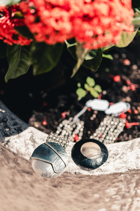 Ljeto u Galeriji Juraj Dalmatinac u znaku veselih riba, bezvremenskog nakita i poznatih umjetnika!