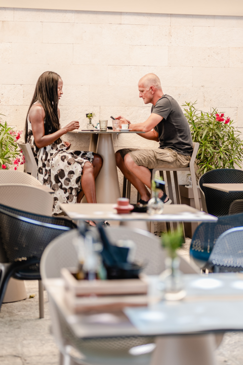 Posjetite Bistro Bava u hladu najstarijeg šibenskog stabla i uživajte u genijalnoj hrani i dvadeset vrsta piva