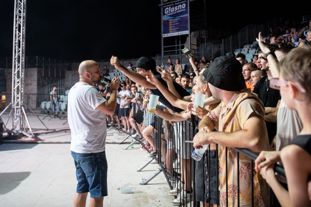 Vojko V dolazi, bolje se pazi: Masovno repanje na sv. Mihovilu