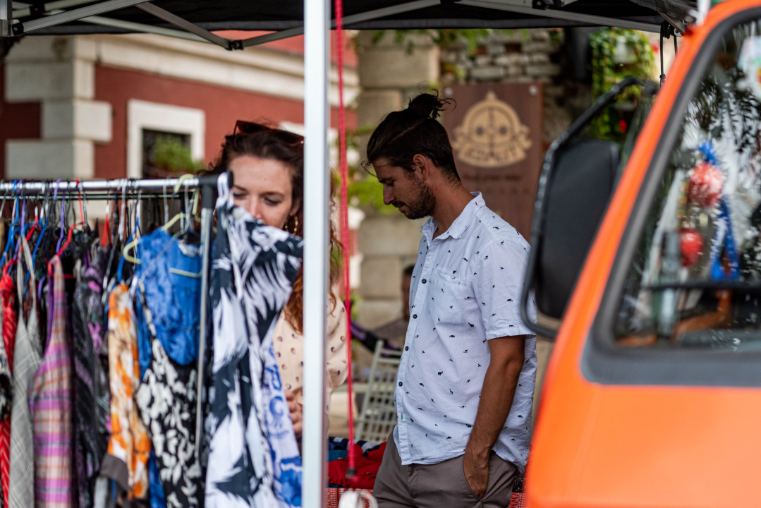 Ljubitelji vintage odjeće došli na svoje: Na livadi ispred Azimuta birale se modne kombinacije 