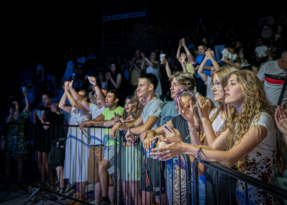 Daleka obala dva i pol sata redala hitove, za bubnjeve sjeo i proslavljeni Roko Ukić