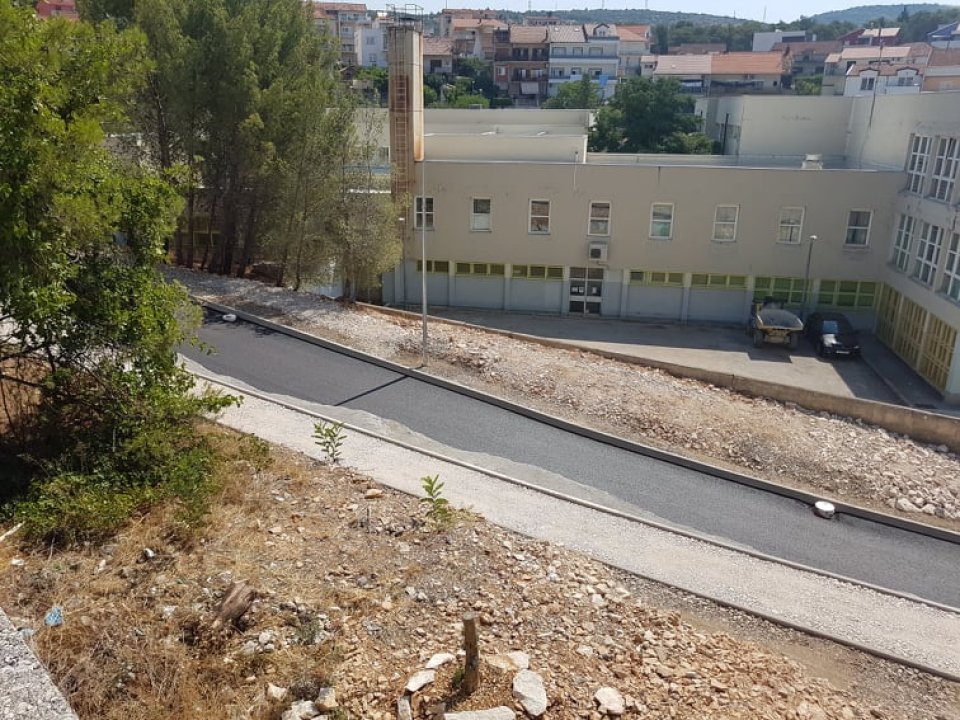 Do kraja kolovoza bivši Njegošev trg više neće biti slijepa ulica: Postavljen prvi sloj asfalta 