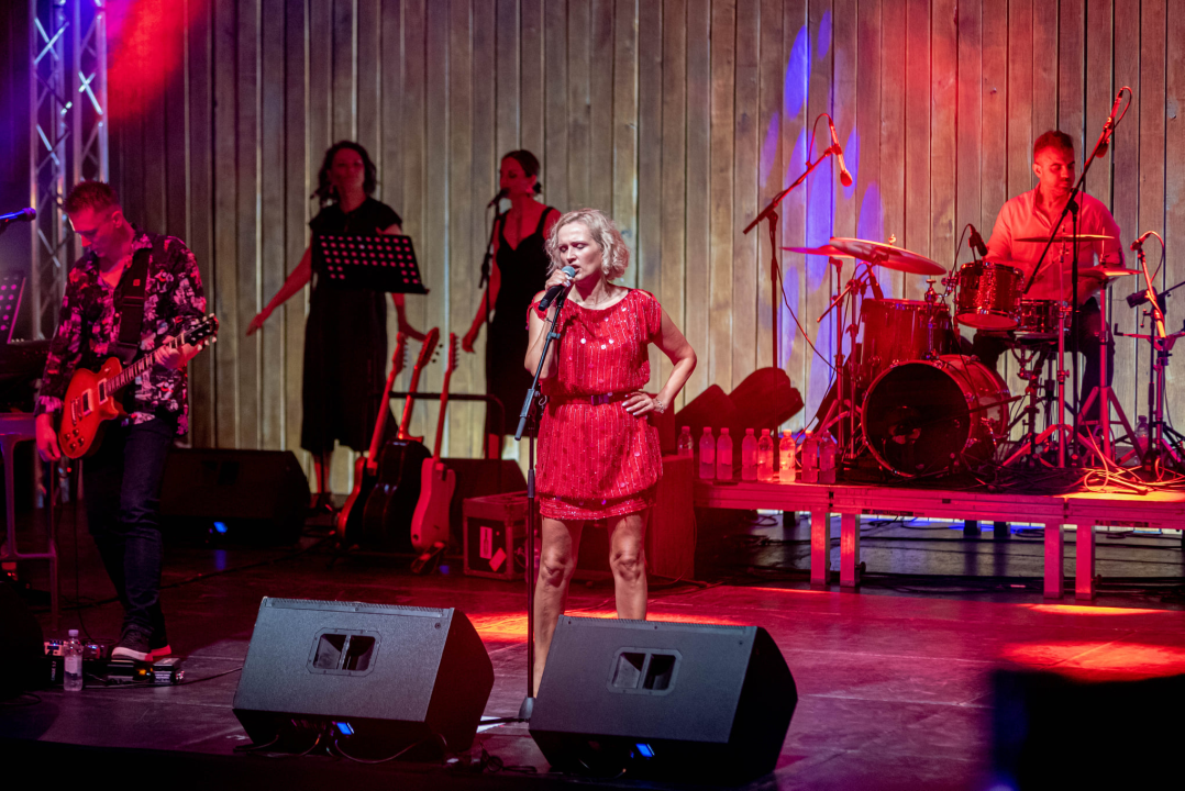 Vanna nizala hitove, tribine pjevale iz sveg glasa