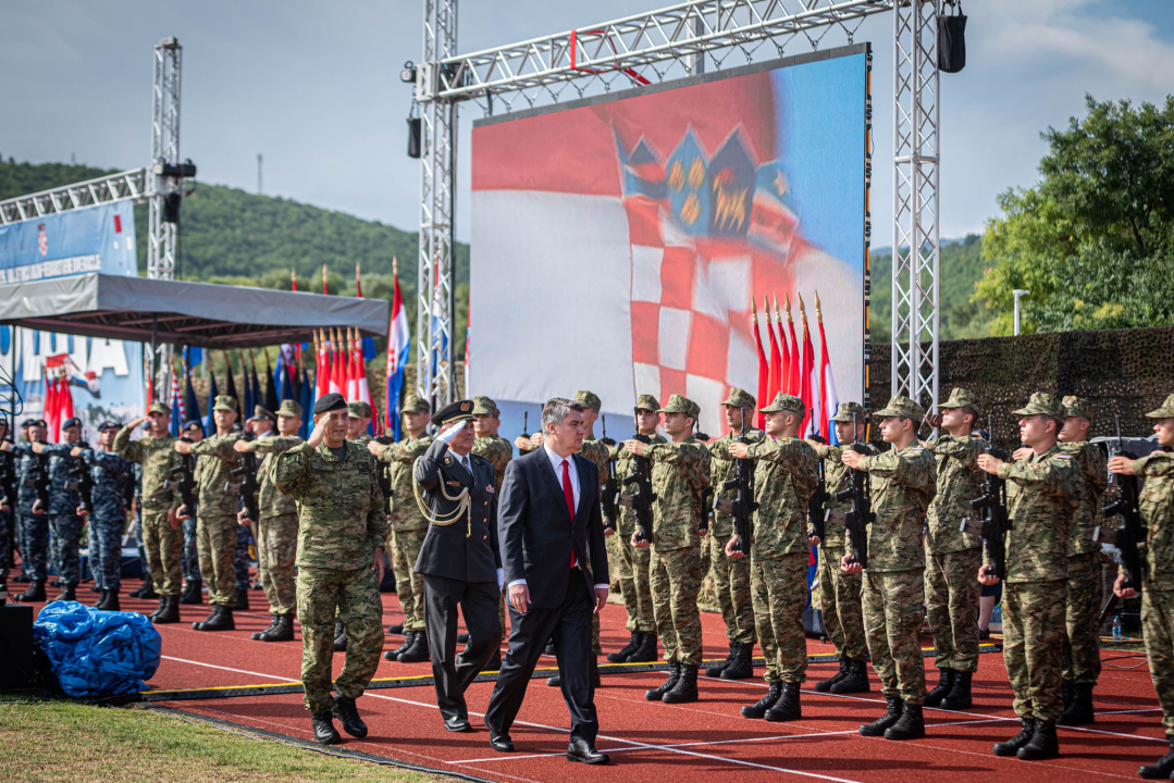 Obilježavanje 26. obljetnice VRO Oluja: Pogledajte kako je jutros bilo u Kninu 
