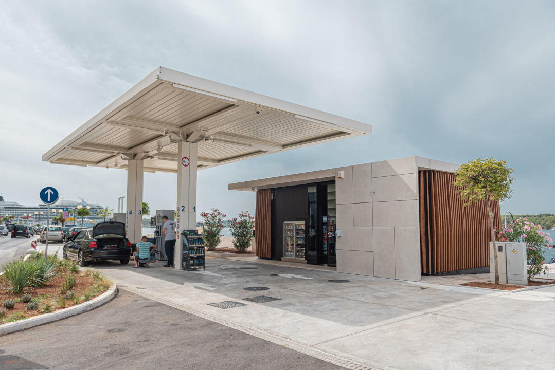 I to se dogodilo: Nakon pustih peripetija, proradila Inina pumpa na rivi, pogledajte kako izgleda 