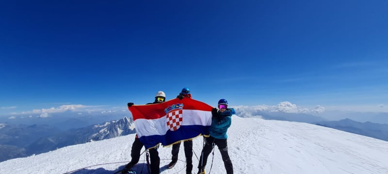 Troje Mihovilaca na krovu Alpa: 'Naporno je fizički i psihički, sada se na +35 adaptiramo na temperaturni šok'  