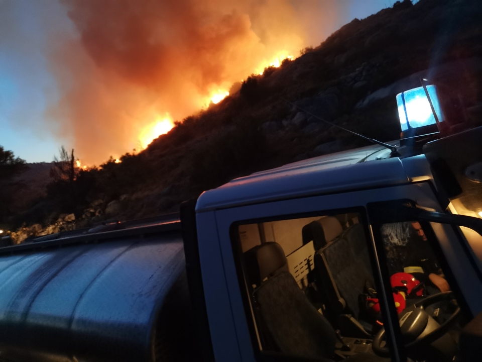 Pogledajte kako je izgledala borba s velikim požarom između Jadrtovca i Žaborića