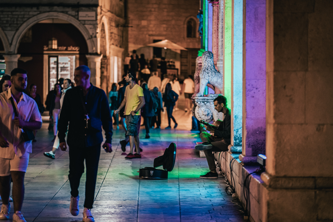 Šibenik zasjao svjetlosnim instalacijama i vatrometom: Na rivi prikazani i filmski kadrovi grada iz 1904. godine