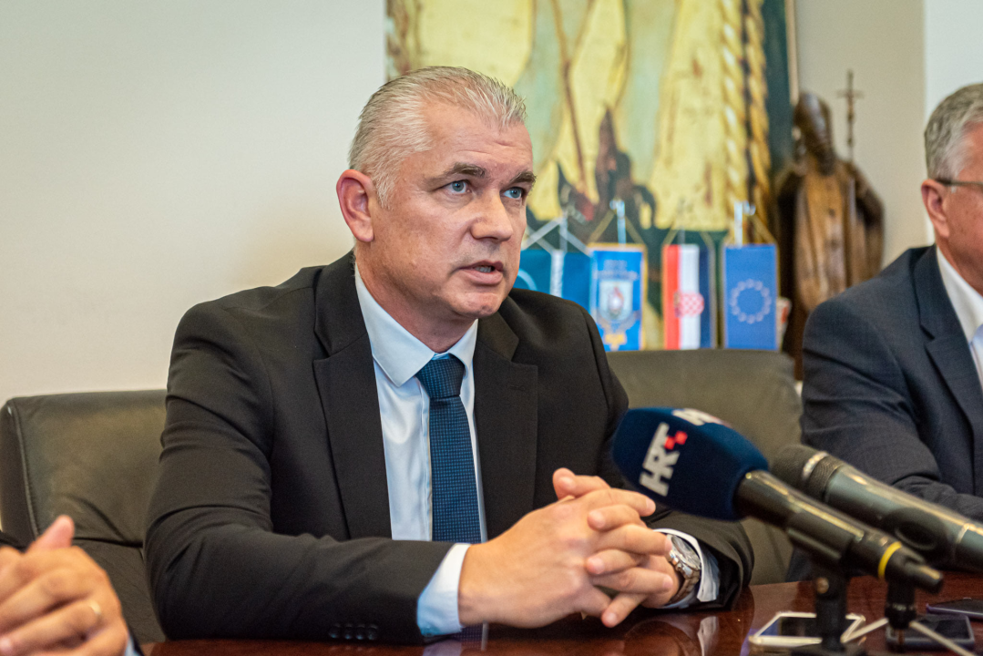 Sjećate se priče o nabavi 11 autobusa? Stižu dogodine, Burić kaže da je to prijelomni trenutak u urbanom identitetu grada  